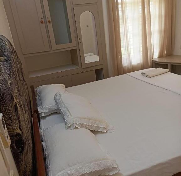 تختخواب و صبحانه Independent Apartment Kovalam