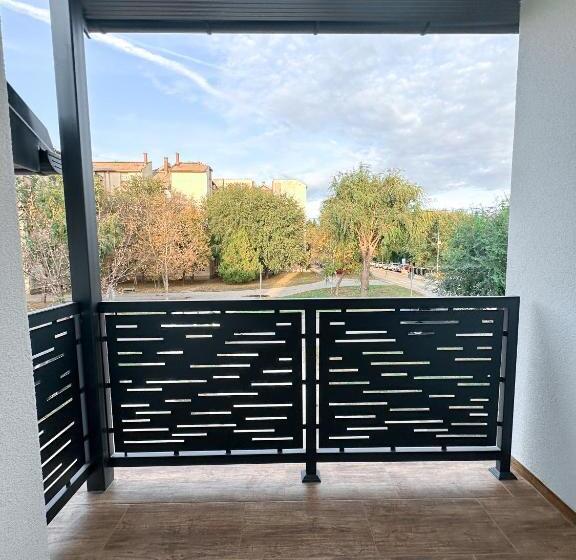 تختخواب و صبحانه Kiko Apartmani Lux