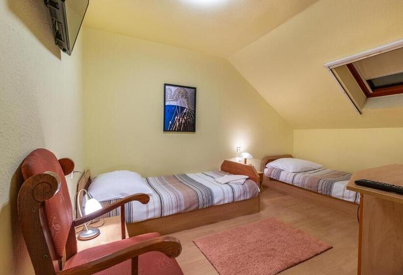 צימר Kisduna étterem Panzió