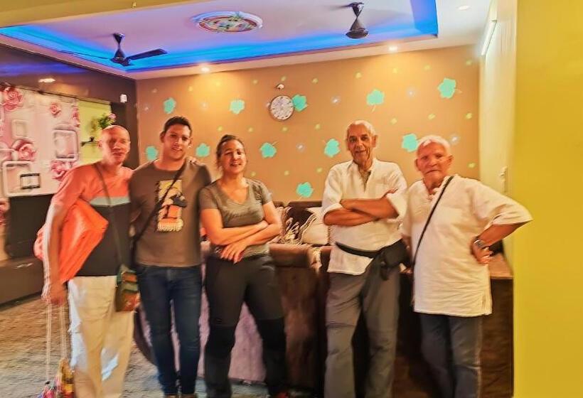 ベッドアンドブレックファースト Sahara Premium Family Homestay