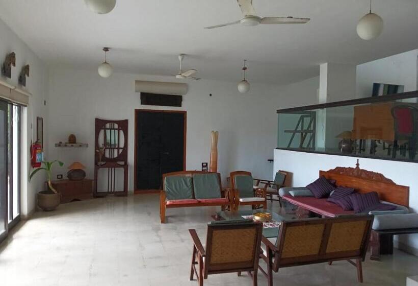 مبيت وإفطار Wom Beach Front Heritage Villa