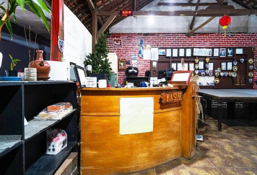 Capital O 93262 Hotel Cherish 2