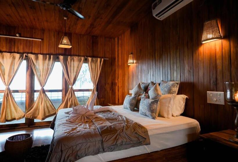 Driftwood Beach Resort