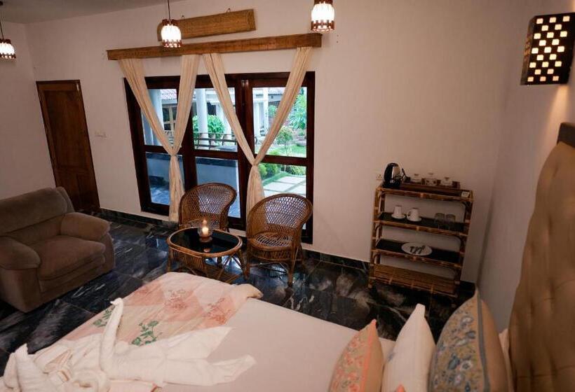 Driftwood Beach Resort