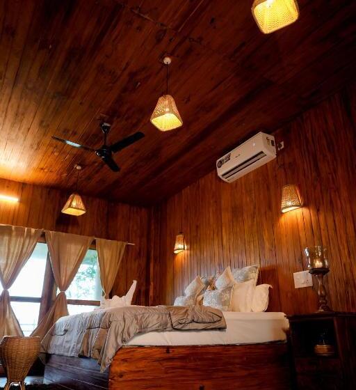 Driftwood Beach Resort