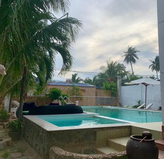 هتل A L Y S S A Seaside Muine