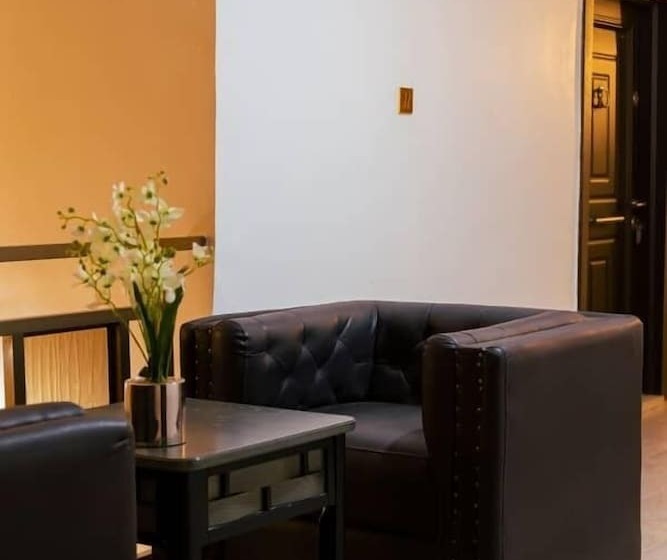 فندق Ampric Guest House And Lounge