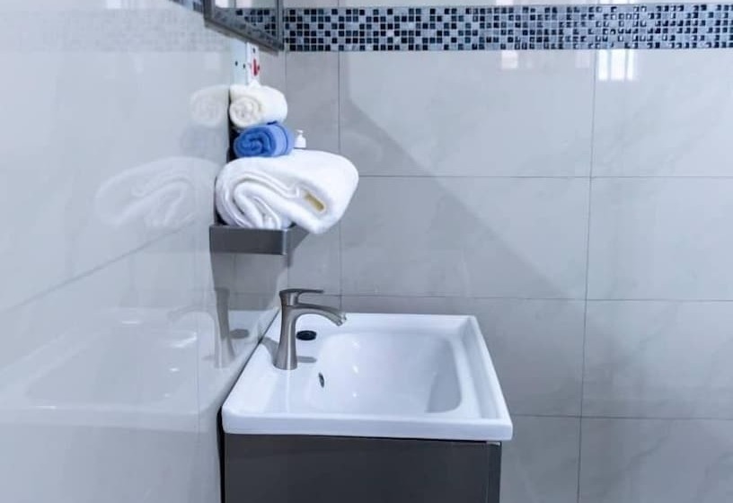 فندق Ampric Guest House And Lounge