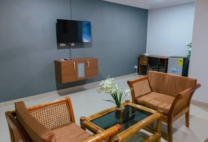 هتل Ampric Guest House And Lounge