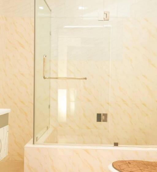 هتل Ampric Guest House And Lounge