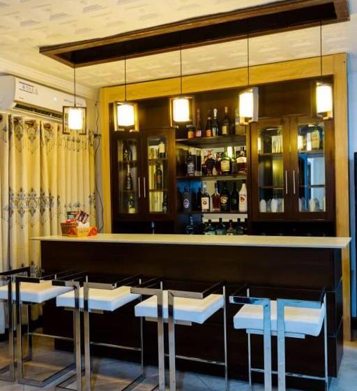 فندق Ampric Guest House And Lounge