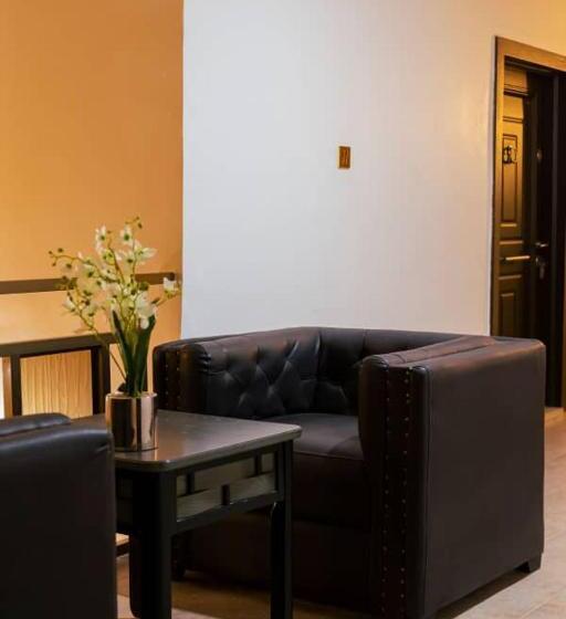 هتل Ampric Guest House And Lounge