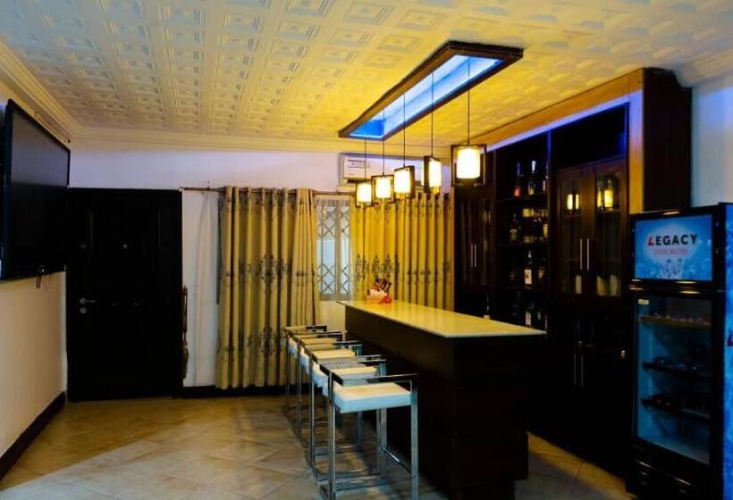 هتل Ampric Guest House And Lounge