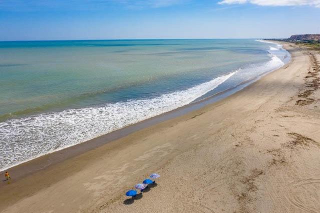 هتل Hospedaje Caleta Grau