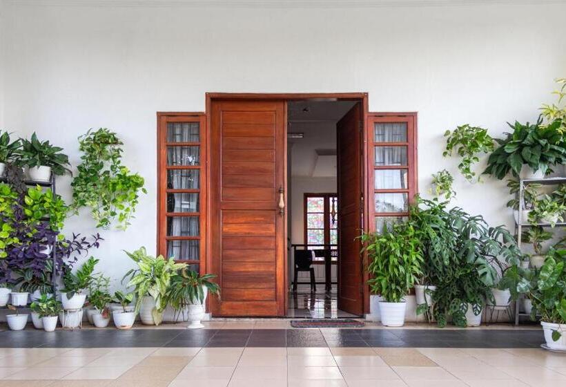 ホテル Capital O 93279 Asyoka Penginapan Pasutri