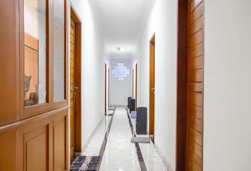 ホテル Capital O 93279 Asyoka Penginapan Pasutri