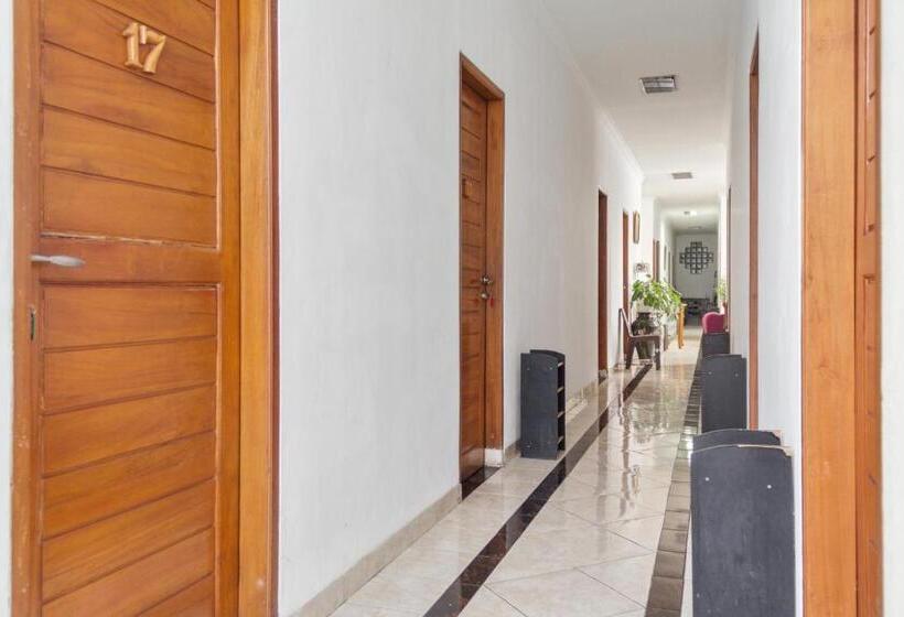 ホテル Capital O 93279 Asyoka Penginapan Pasutri