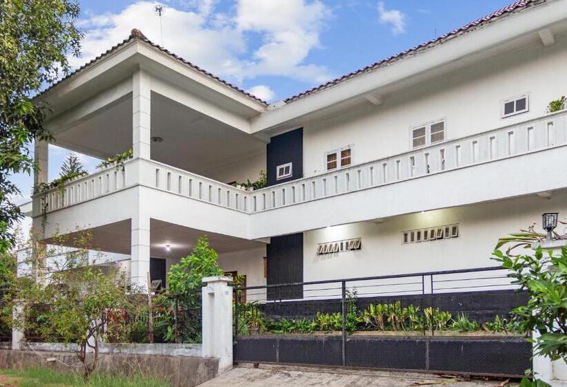 ホテル Capital O 93279 Asyoka Penginapan Pasutri