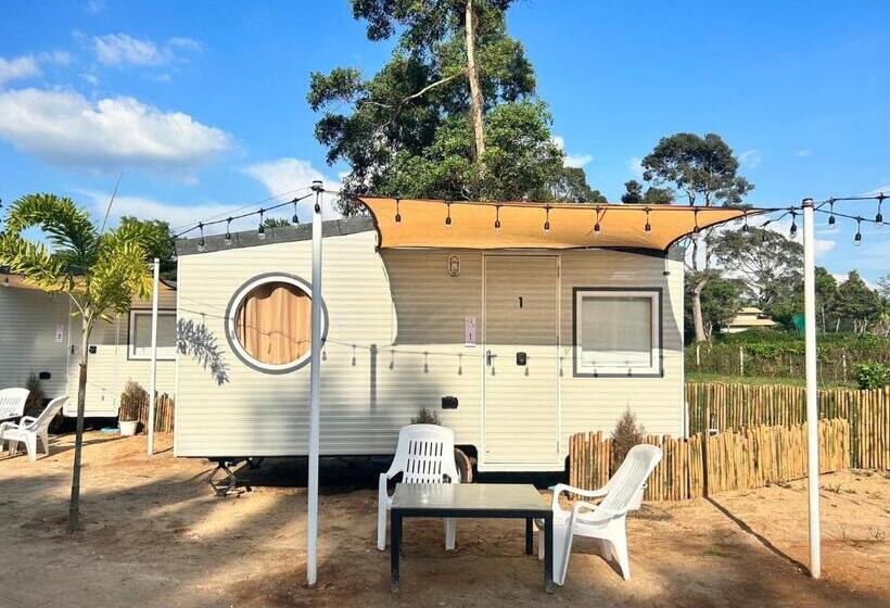 בית מלון כפרי Creamii Cafe Beach Rayong