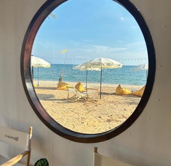 בית מלון כפרי Creamii Cafe Beach Rayong