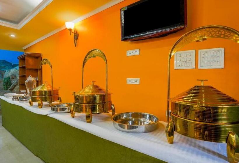 Itsy Hotels Classiyo Munnar Crown Resorts With Balcony