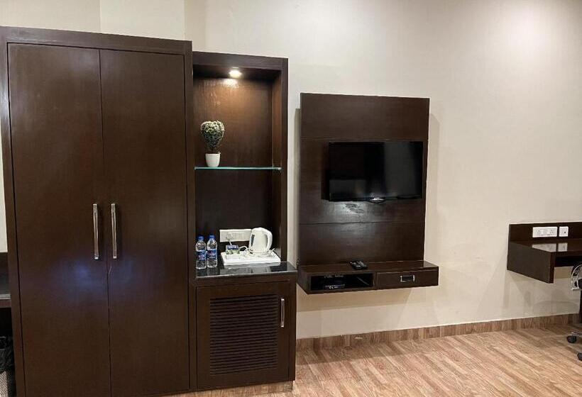 فندق Lavanya Tower Haldwani