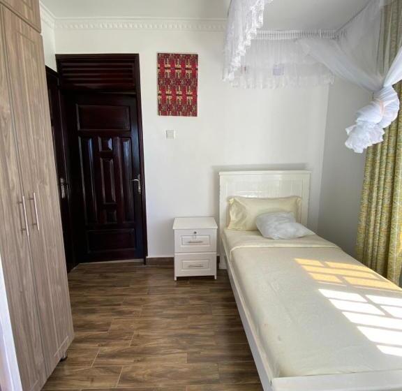 هتل Nimaro Courts