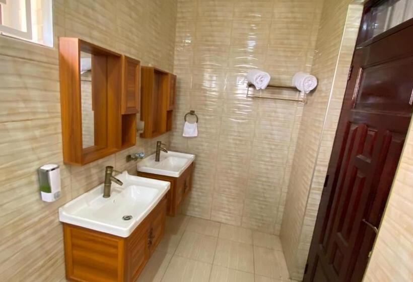 هتل Nimaro Courts