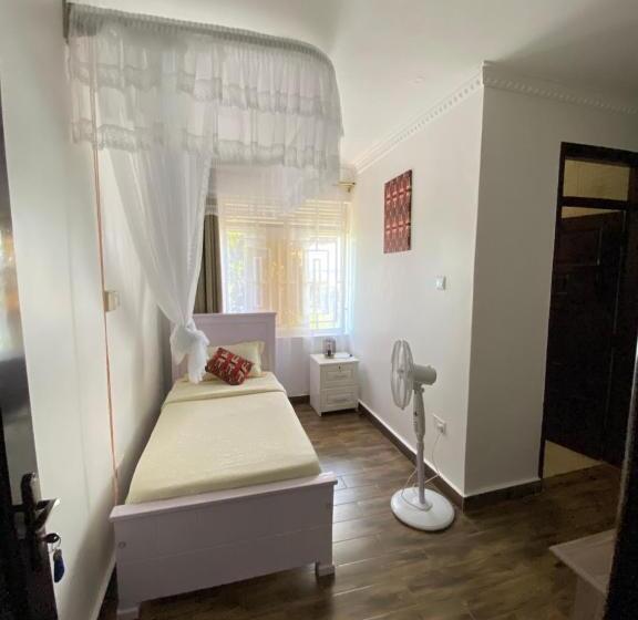 هتل Nimaro Courts