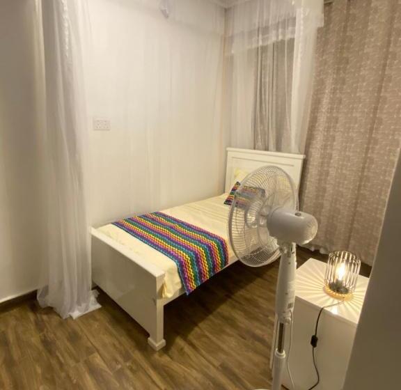 هتل Nimaro Courts