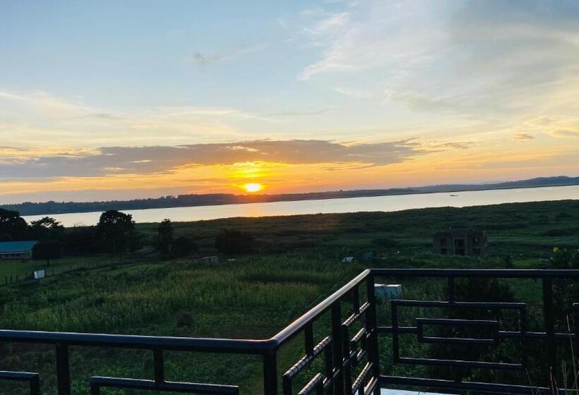 هتل Nimaro Courts