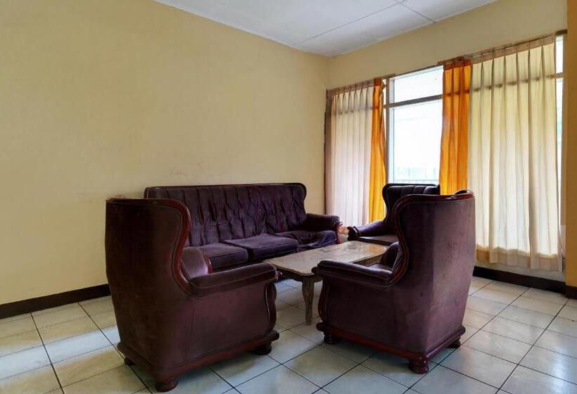 ホテル Oyo 93229 P3 Guest House