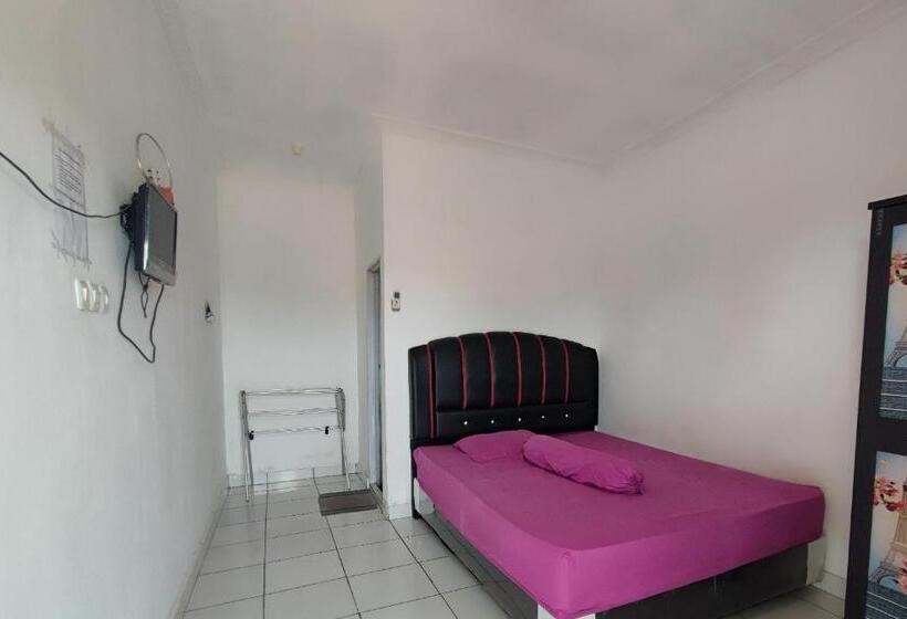 Отель Oyo 93252 Garuda Bandara Guesthouse