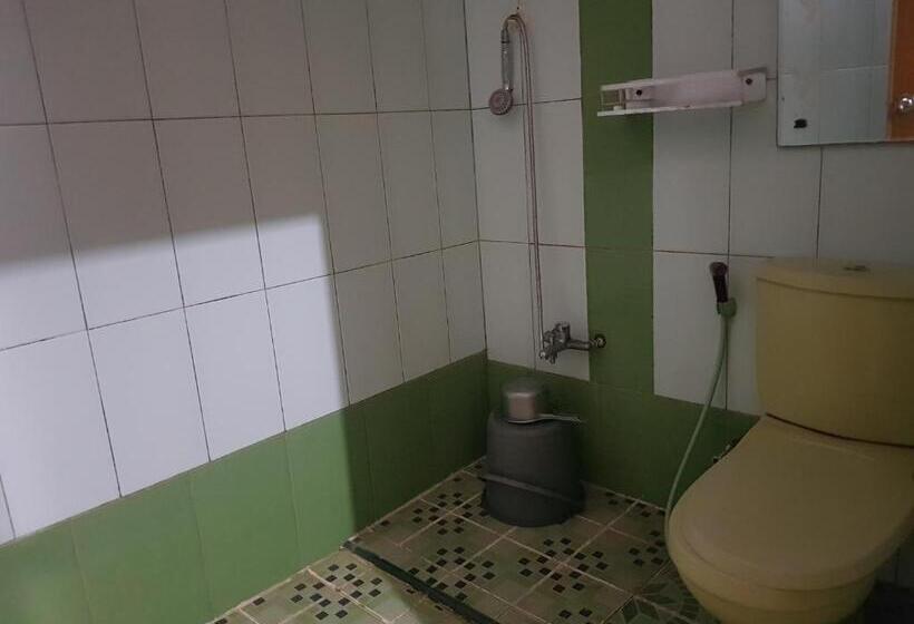 בית מלון כפרי Oyo 93264 Penginapan Syari Ah Berlian