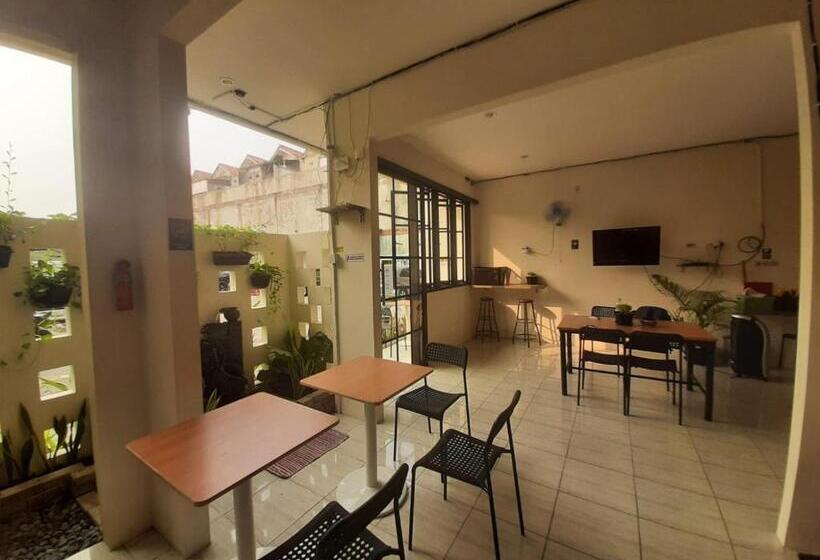 ホテル Oyo 93274 Oren Home Bekasi