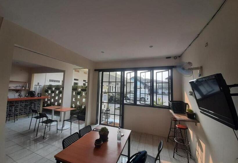 ホテル Oyo 93274 Oren Home Bekasi