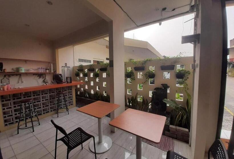 ホテル Oyo 93274 Oren Home Bekasi