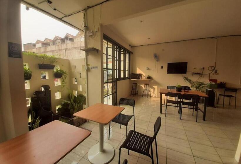 호텔 Oyo 93274 Oren Home Bekasi