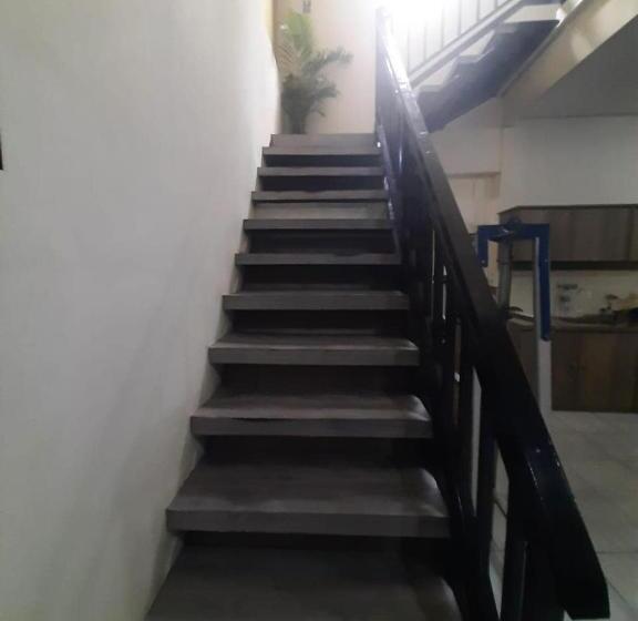 호텔 Oyo 93274 Oren Home Bekasi