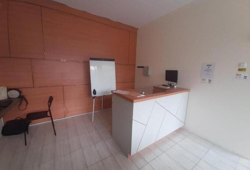 ホテル Oyo 93274 Oren Home Bekasi