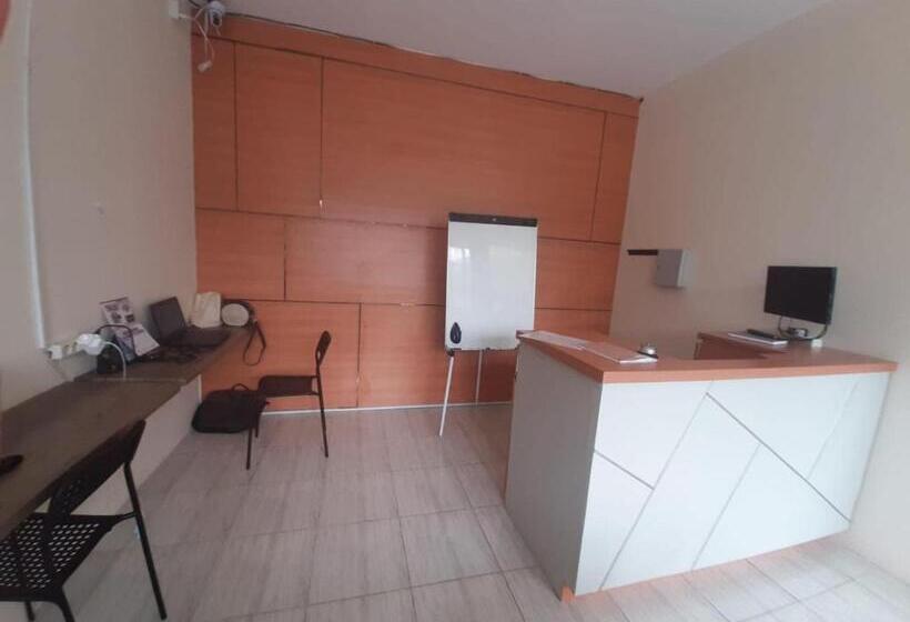 ホテル Oyo 93274 Oren Home Bekasi