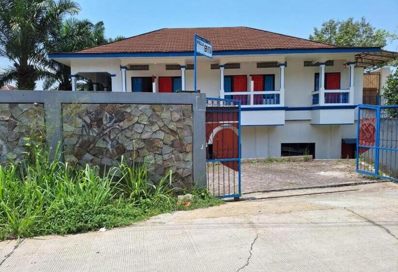 Отель Oyo 93280 Villa Efita