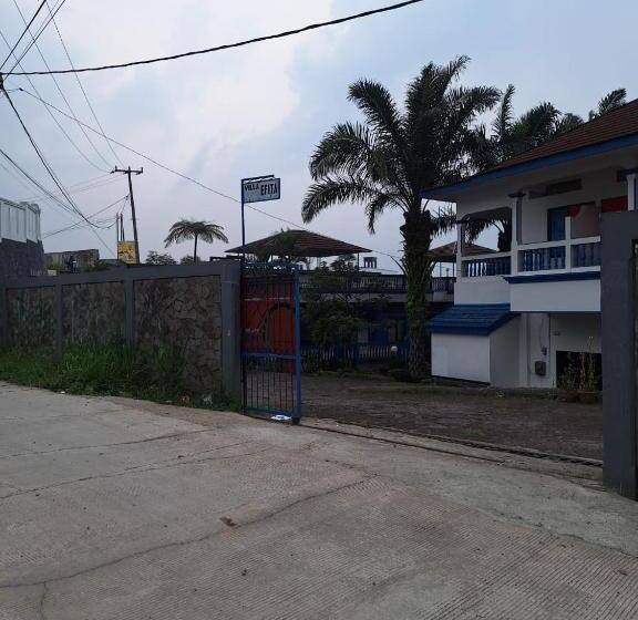 Отель Oyo 93280 Villa Efita