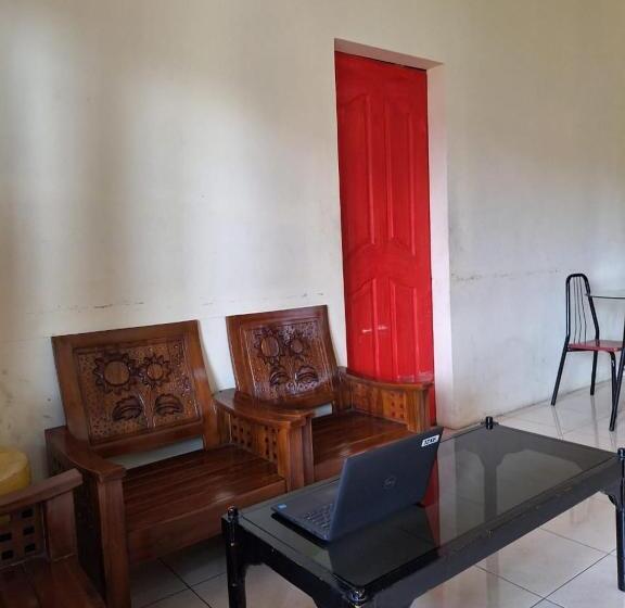 Отель Oyo 93280 Villa Efita