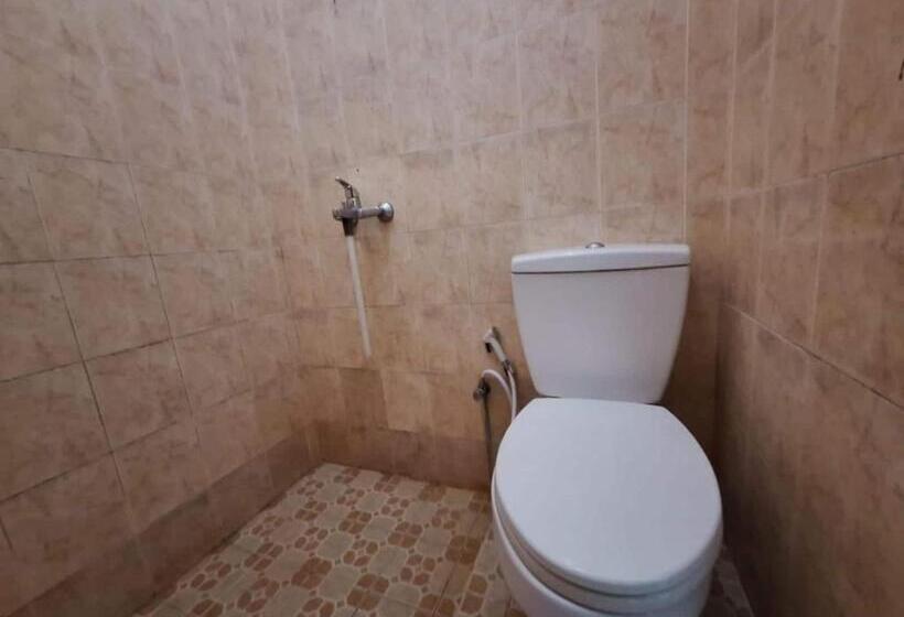 Отель Oyo 93280 Villa Efita