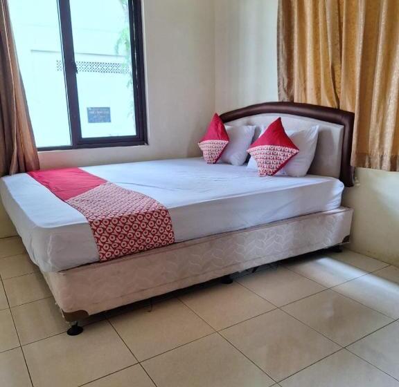 Отель Oyo 93280 Villa Efita