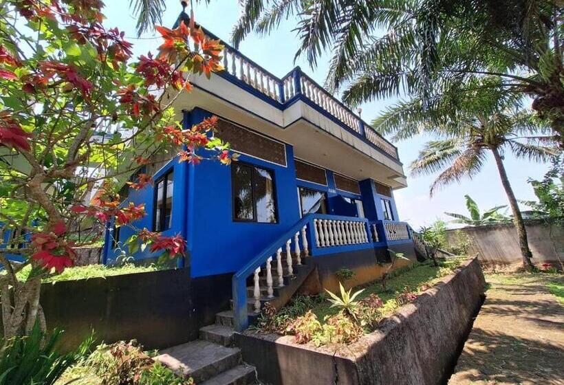 Отель Oyo 93280 Villa Efita