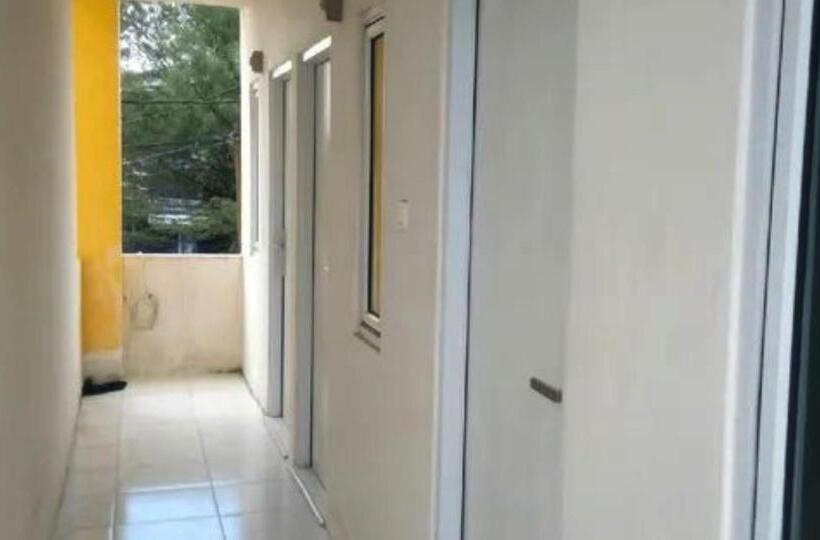 호텔 Oyo 93286 Yellow House Syariah