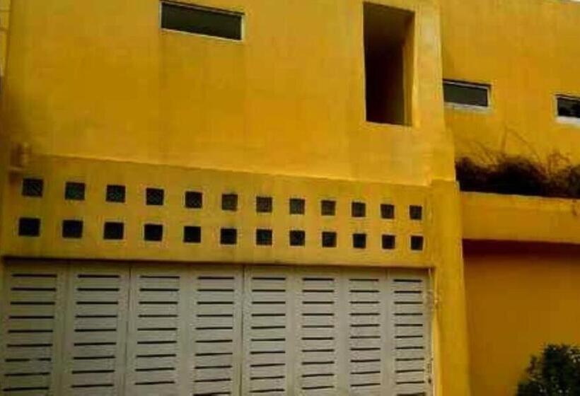 호텔 Oyo 93286 Yellow House Syariah