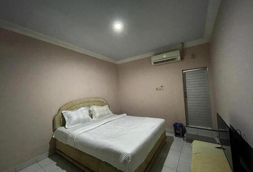 فندق Oyo 93292 Raudhatul Husna Homestay Syariah